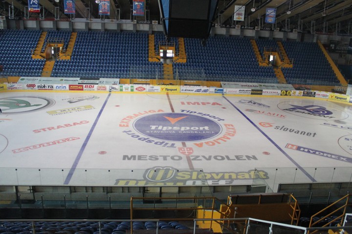 IIHF zmenila pravidlá, modrá čiara sa posúva od bránky